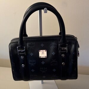 MCM SMALL BOSTON BLACK VISETOS